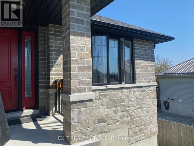 82 Huffman Rd in Quinte West, ON - Building Photo - Building Photo
