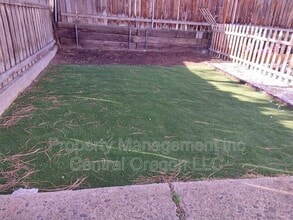 435 SE 9th St in Madras, OR - Building Photo - Building Photo