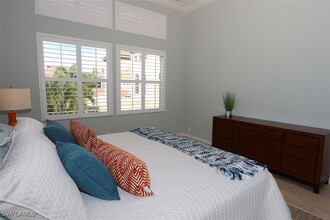 1080 5th St S in Naples, FL - Building Photo - Building Photo