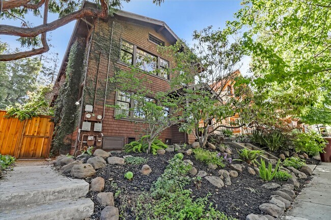 21 Westall Ave in Oakland, CA - Building Photo - Building Photo