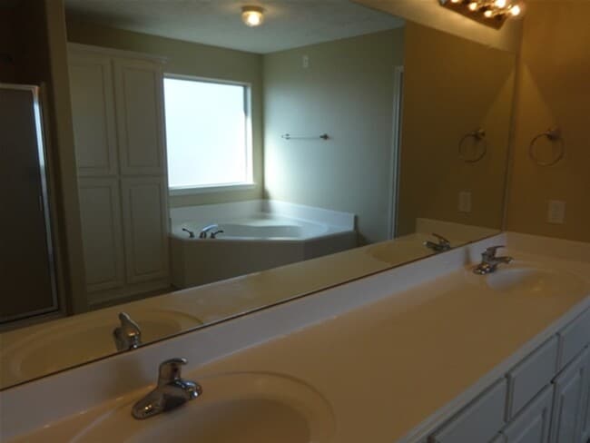 9116 Dolphin Cir in Texas City, TX - Building Photo - Building Photo