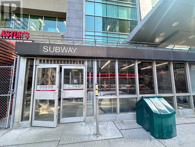 771-771 Yonge St in Toronto, ON - Building Photo - Building Photo