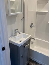 1 Florence St, Unit B in Derry, NH - Foto de edificio - Building Photo