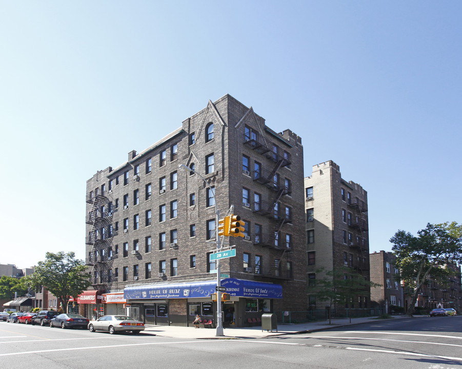 28-05 33rd St in Astoria, NY - Building Photo