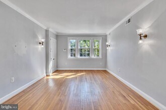 300 Commonwealth Ave in Alexandria, VA - Building Photo - Building Photo