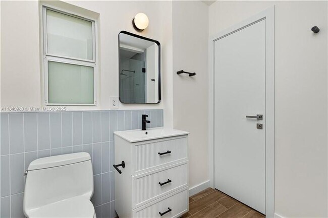 266 NE 42nd St in Miami, FL - Building Photo - Building Photo