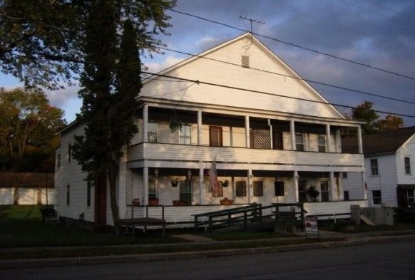 3 Sixth St in Corinth, NY - Building Photo