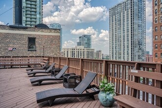 Dearborn Plaza in Chicago, IL - Building Photo - Building Photo