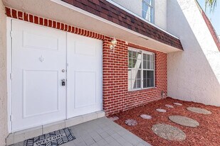 7500 NW 75th St in Tamarac, FL - Building Photo