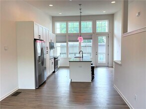 904 Brees Ct in Atlanta, GA - Building Photo - Building Photo