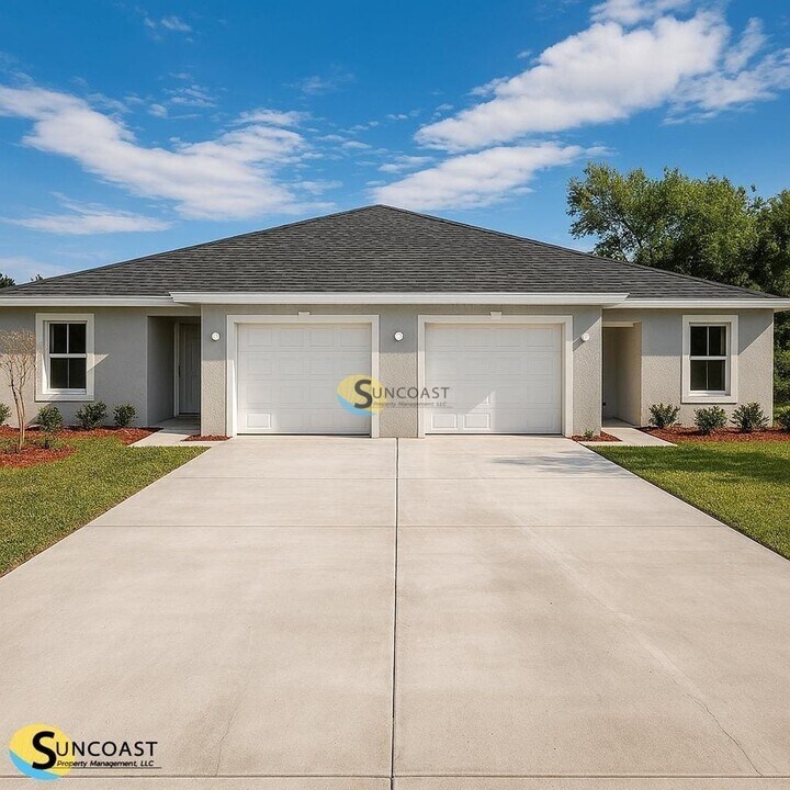 42 Pine Hill Ln in Palm Coast, FL - Building Photo