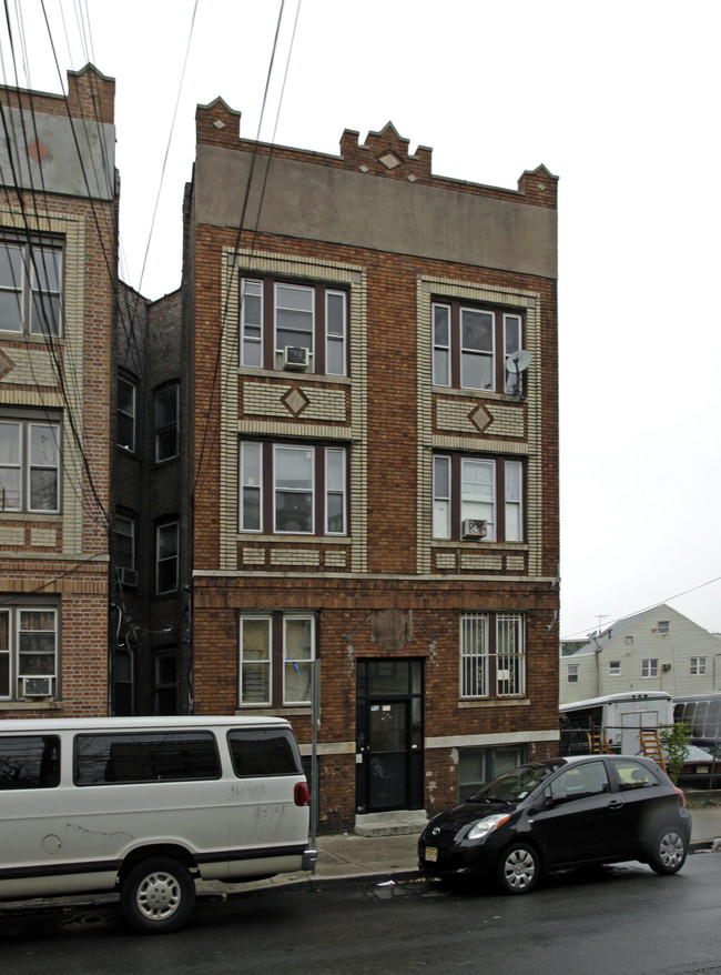 121 Baldwin Ave in Jersey City, NJ - Building Photo - Building Photo