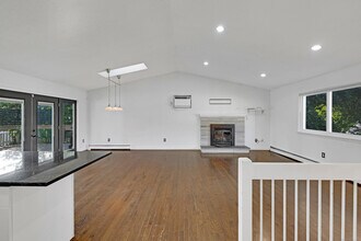 90 Village Ln in Bridgeport, CT - Building Photo - Building Photo