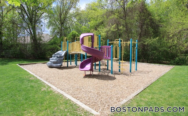 16 Westgate Dr in Woburn, MA - Building Photo - Building Photo