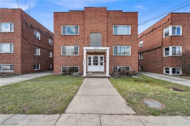 property at 5208 Lee Rd