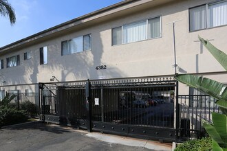 4382 Rosebud Lane Apartments in La Mesa, CA - Foto de edificio - Building Photo