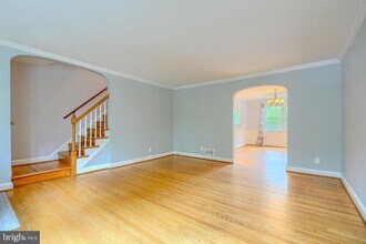 372 Old Trail in Baltimore, MD - Building Photo - Building Photo