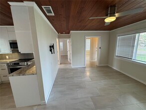 303 Colonia Ln W in Nokomis, FL - Building Photo - Building Photo