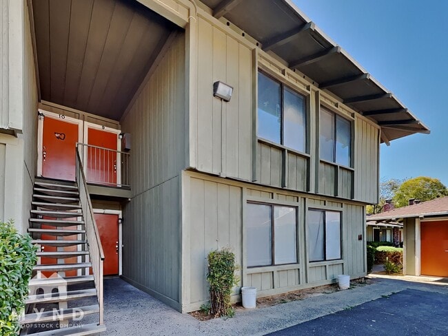 property at 2336 Villanova Cir
