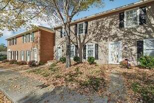 3915 Valley Ct in Winston-Salem, NC - Building Photo