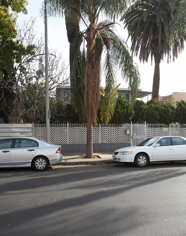 1422 N Serrano Ave in Los Angeles, CA - Building Photo - Building Photo