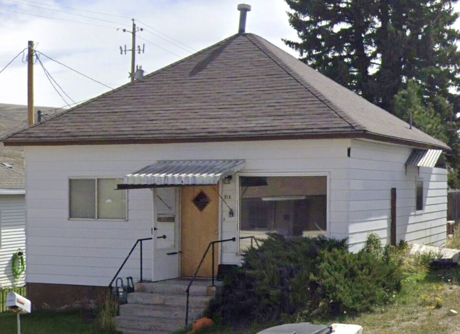 318 Pearl St in Kemmerer, WY - Foto de edificio