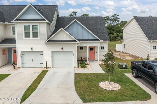 150 Coastline Cir in Cedar Point, NC - Foto de edificio - Building Photo
