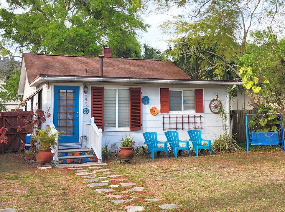 237 50th Ave N in St. Petersburg, FL - Building Photo