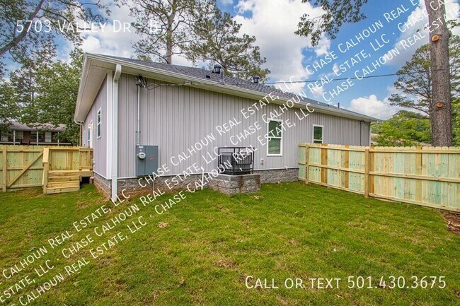 5703 Valley Dr-Unit -B in Little Rock, AR - Foto de edificio - Building Photo