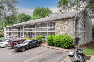 Georgetown Condominiums in Winston-Salem, NC - Building Photo - Building Photo