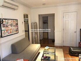254 Newbury St, Unit 3 in Boston, MA - Building Photo