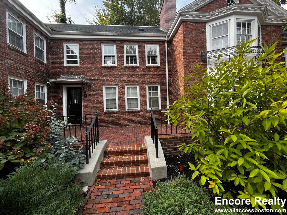 5 Gibson Ter in Cambridge, MA - Foto de edificio