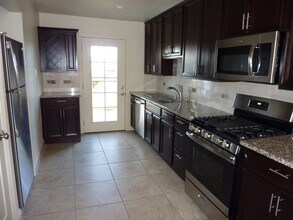 12115 Dry Creek Rd in Auburn, CA - Building Photo - Building Photo