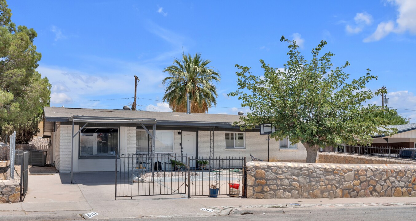 8142 Cook Dr in El Paso, TX - Foto de edificio