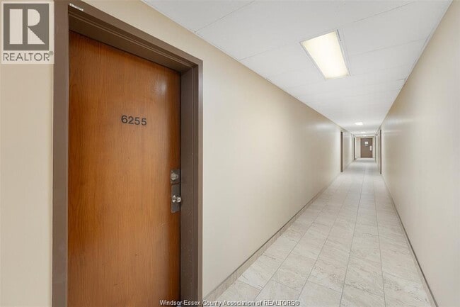 6255 Thornberry Crescent in Windsor, ON - Building Photo - Building Photo