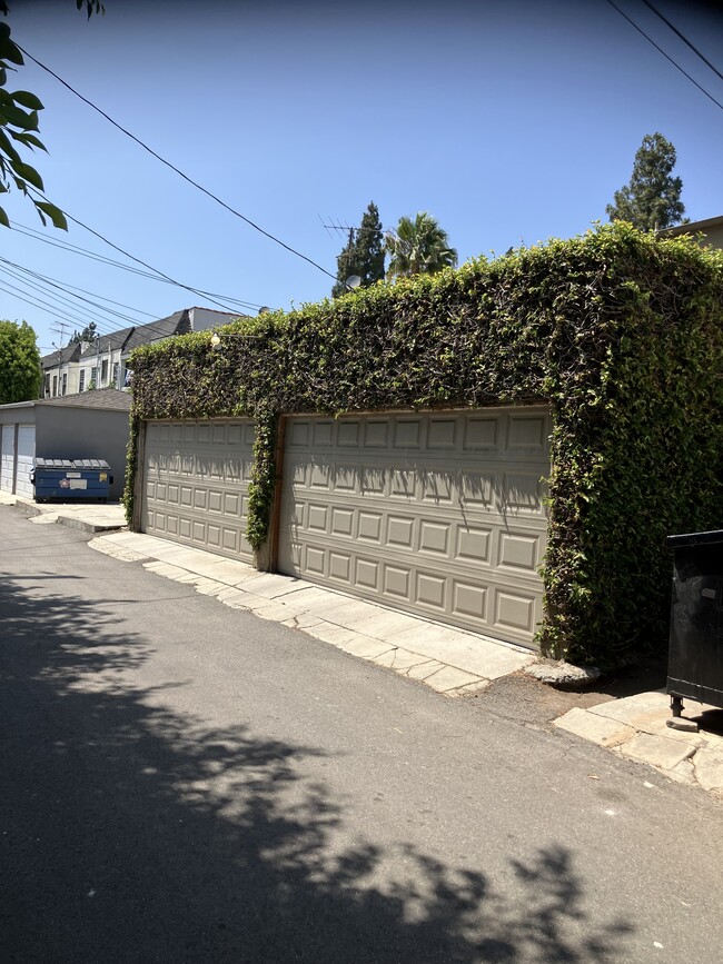 6514 W Olympic Blvd, Unit 6514.5 in Los Angeles, CA - Foto de edificio - Building Photo