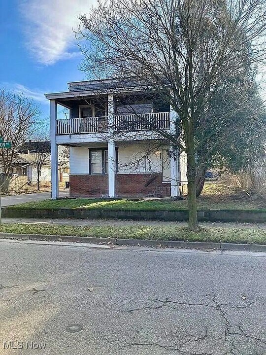 404 Stanton Ave in Akron, OH - Building Photo