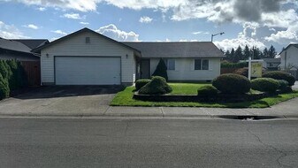 17003 NE 20th St in Vancouver, WA - Building Photo