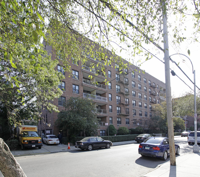 1535 E 14th St in Brooklyn, NY - Foto de edificio - Building Photo