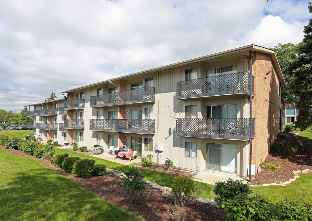 Layton Grove Apartments in Milwaukee, WI