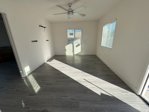 2300 Brundage Ln in Bakersfield, CA - Foto de edificio - Building Photo