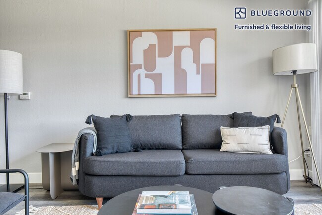 12427 W Jefferson Blvd, Unit FL2-ID568 in Los Angeles, CA - Building Photo - Building Photo