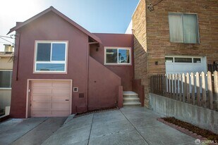 316 Bridgeview Dr in San Francisco, CA - Building Photo