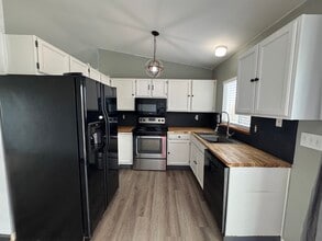 7624 Montarbor Dr in Colorado Springs, CO - Foto de edificio - Building Photo