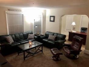 503 Rimmon St, Unit Bedroom 1 in Manchester, NH - Building Photo - Building Photo