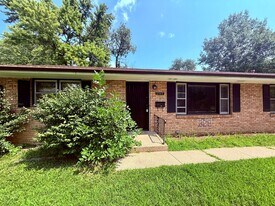 209 Flintridge Dr in Rockford, IL - Building Photo