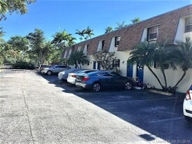 15385 S Dixie Hwy in Miami, FL - Building Photo