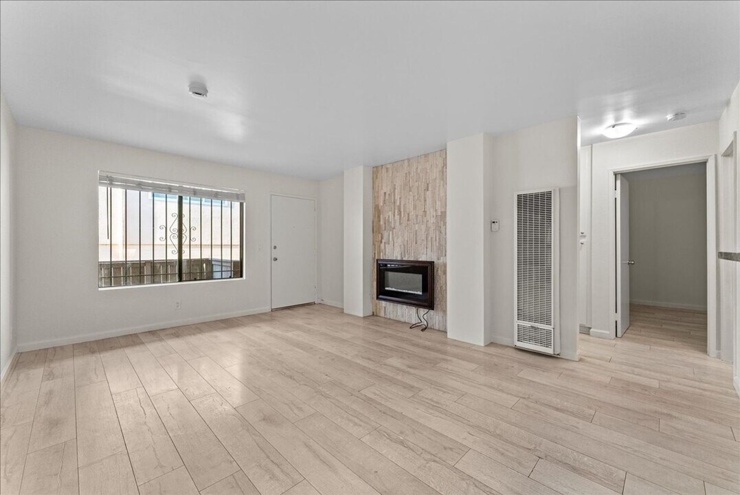 392 Coronado Ave in Long Beach, CA - Building Photo
