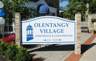 Olentangy Village in Columbus, OH - Building Photo