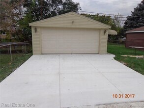 5943 Whitefield St in Dearborn Heights, MI - Building Photo - Building Photo
